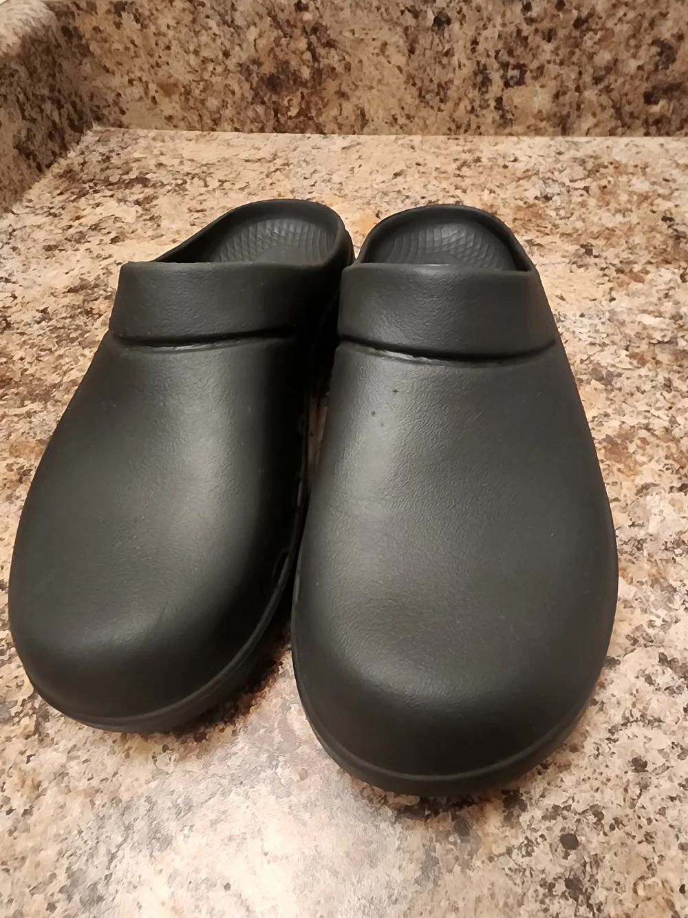 OOFOS OOcloog Black Recovery Clogs Women’s 8 / Men’s 6